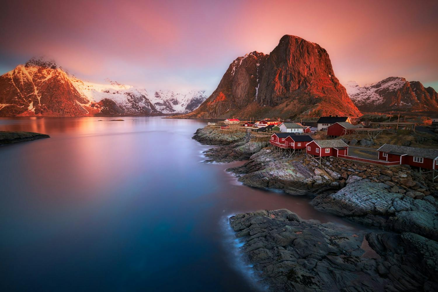 shutterstock 301972133 Solnedgång i mjukt och känsligt ljus.